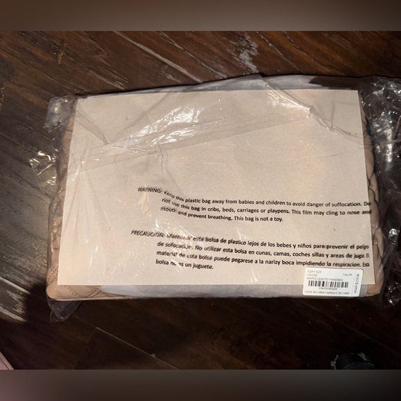 💎 NWT! Gilda Paris Quilted Diamond Taupe Shoulder Bag - Picture 4 of 6